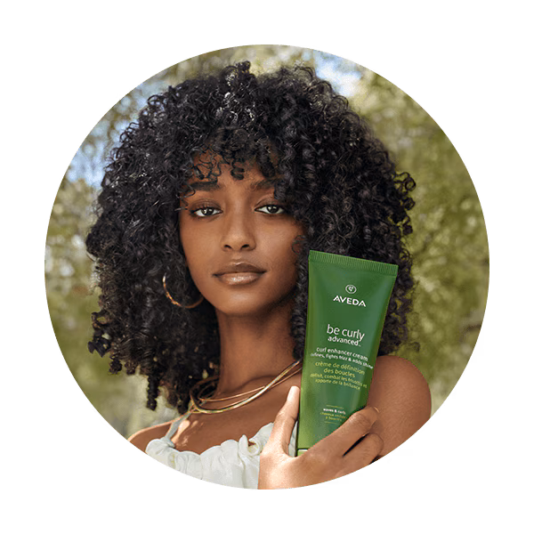 woman using be curly advanced perfecting primer